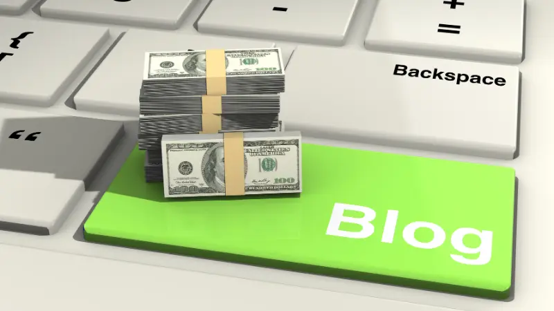 le clavier d'un pc montrant un bouton de blog et de l'argent