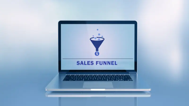 Concept de tunnel de vente sur un écran de PC