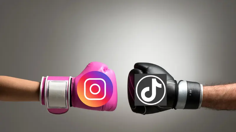 2 bras avec des gants, intagram vs Tiktok