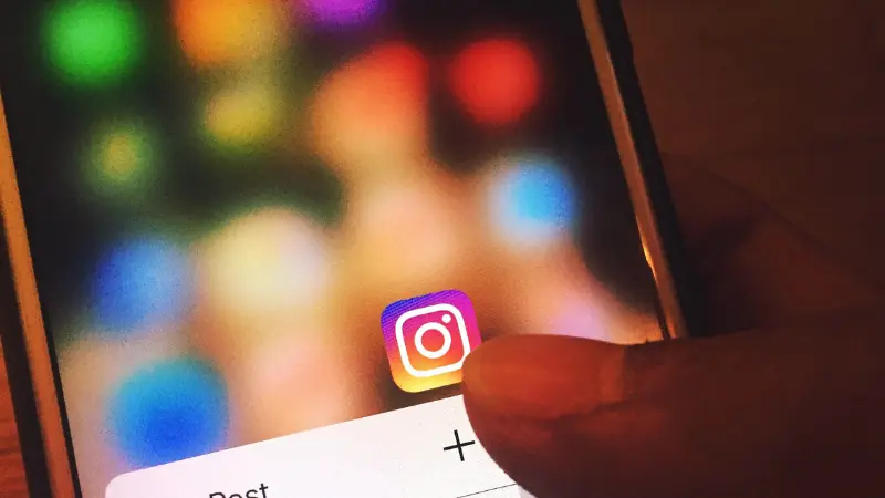 logo Instagram sur un smartphone
