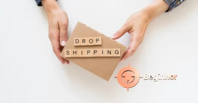 Dropshipping pour les débutants, image montrant des mains avec un carton mentionnant dropshipping