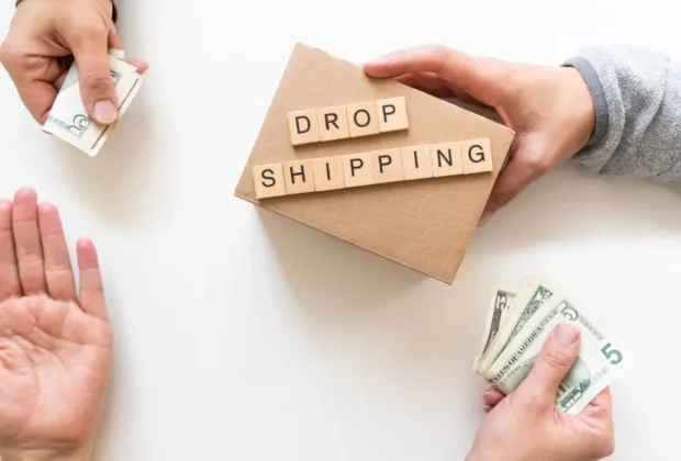 Concept de Dropshipping, échange d'argent et de produitd, vue de dessus