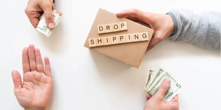 Concept de Dropshipping, échange d'argent et de produitd, vue de dessus