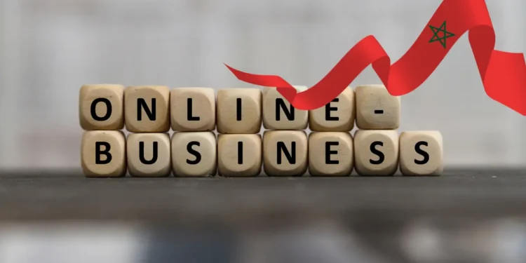 Concept de dés montrant le mot Online Business avec un drapeau du Maroc