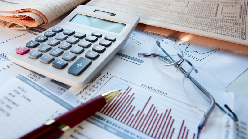 Outils financiers sur un bureau