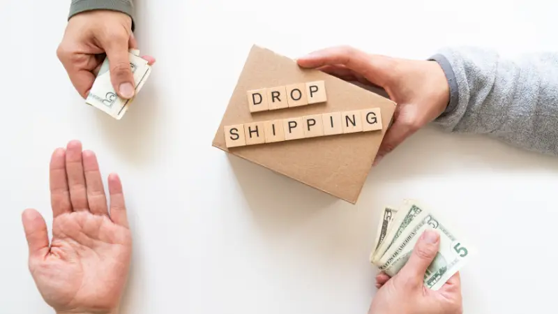 Trouver des fournisseurs dropshipping, une image montrant des mains de client et founisseurs